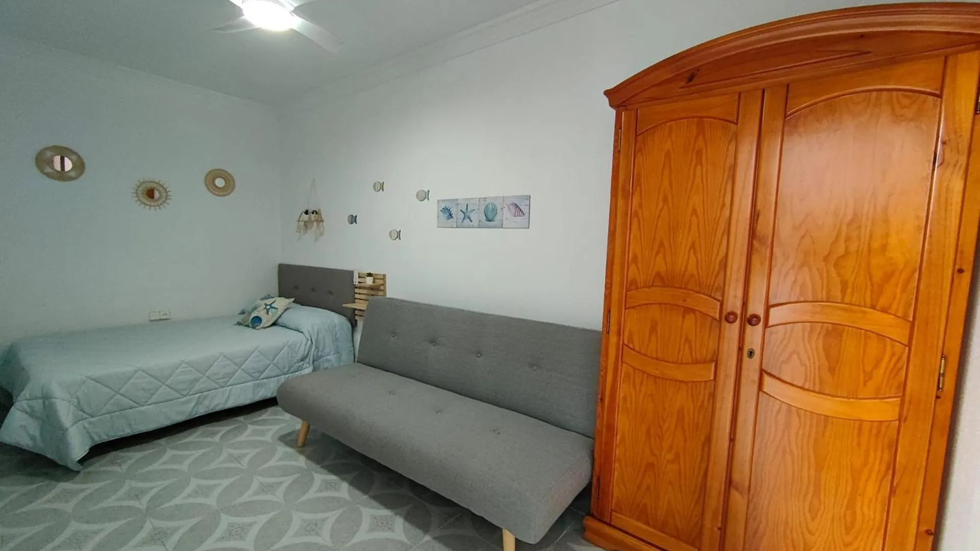 Los Fuentes De Conil Playa contacts